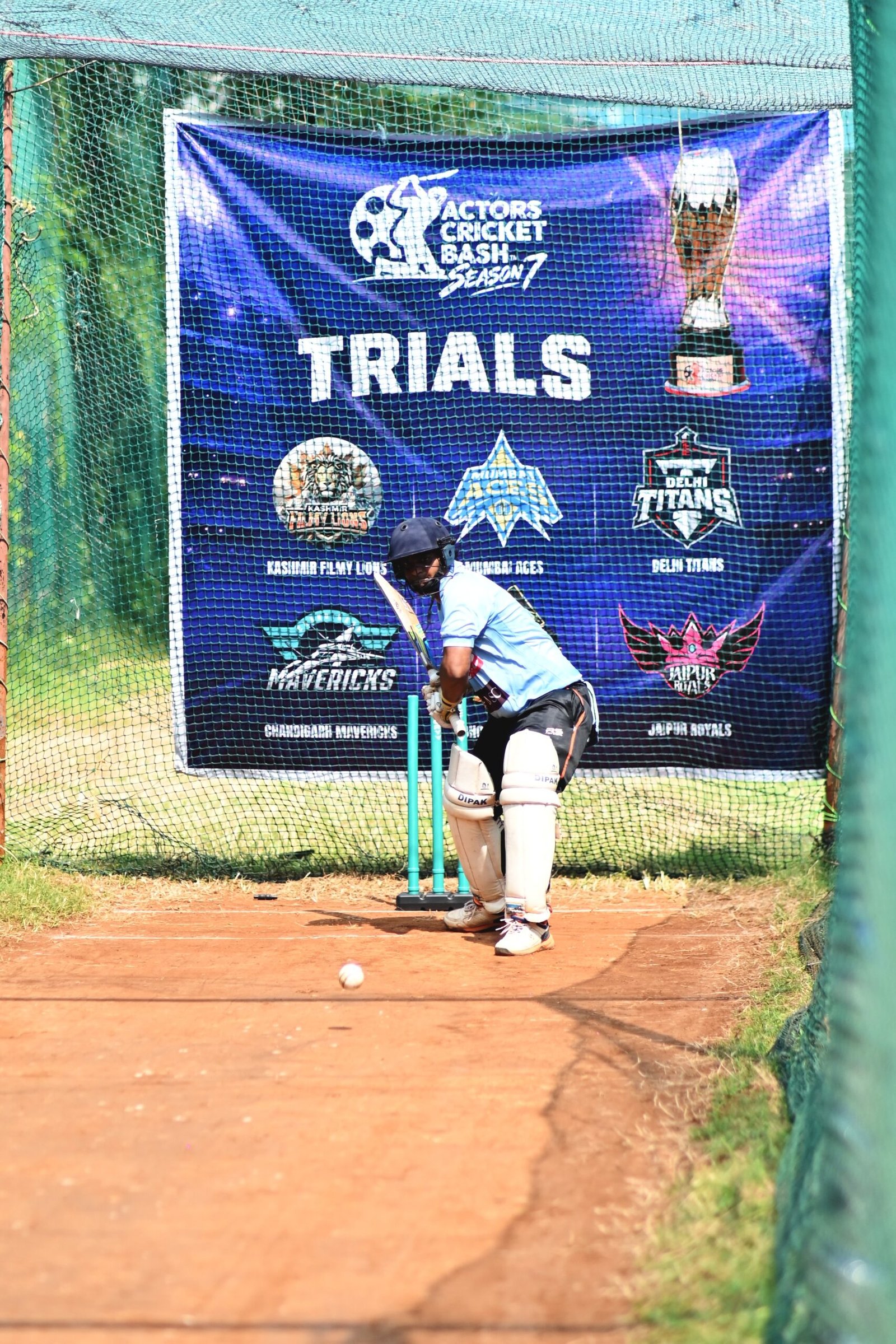 04_Batting_with_banner_TUC_6475 04_Batting_with_banner_TUC_6475